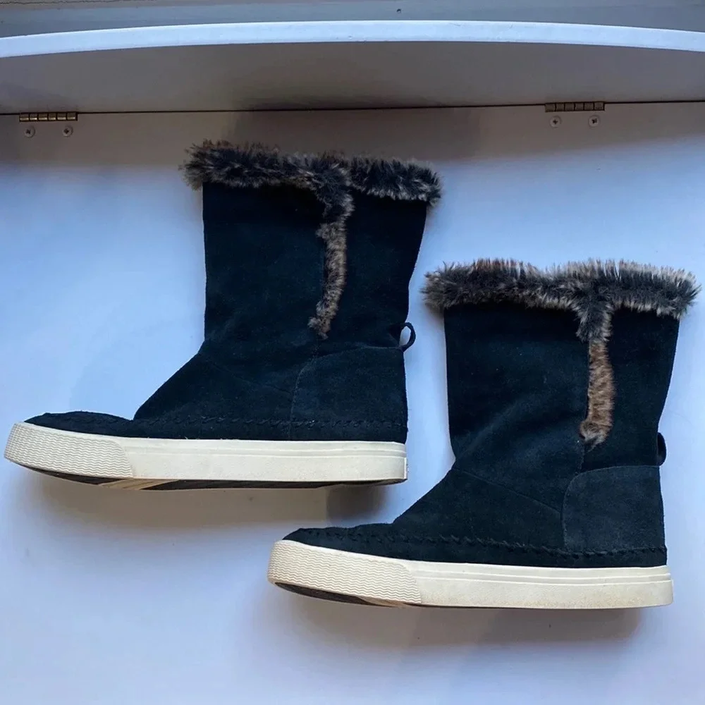 TOMS‎ Vista Boots Size 8 Black Suede Faux Fur PullOn Winter Mid Calf Comfort